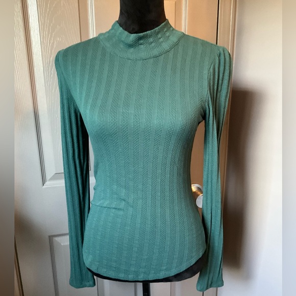 Free People small Party in the back Hunter green long sleeve sweater - Picture 3 of 8